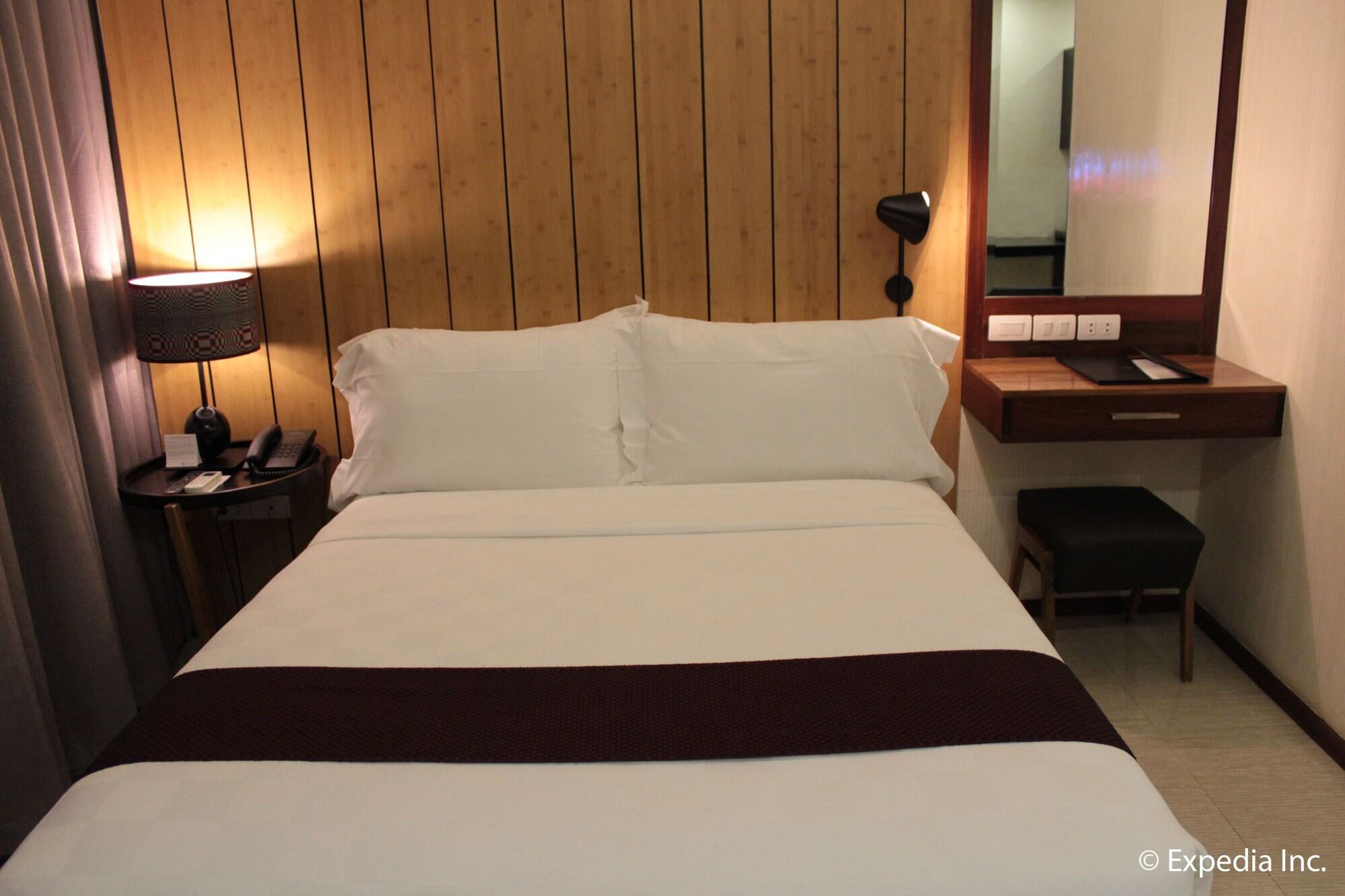 One Vittoria Hotel Vigan Extérieur photo