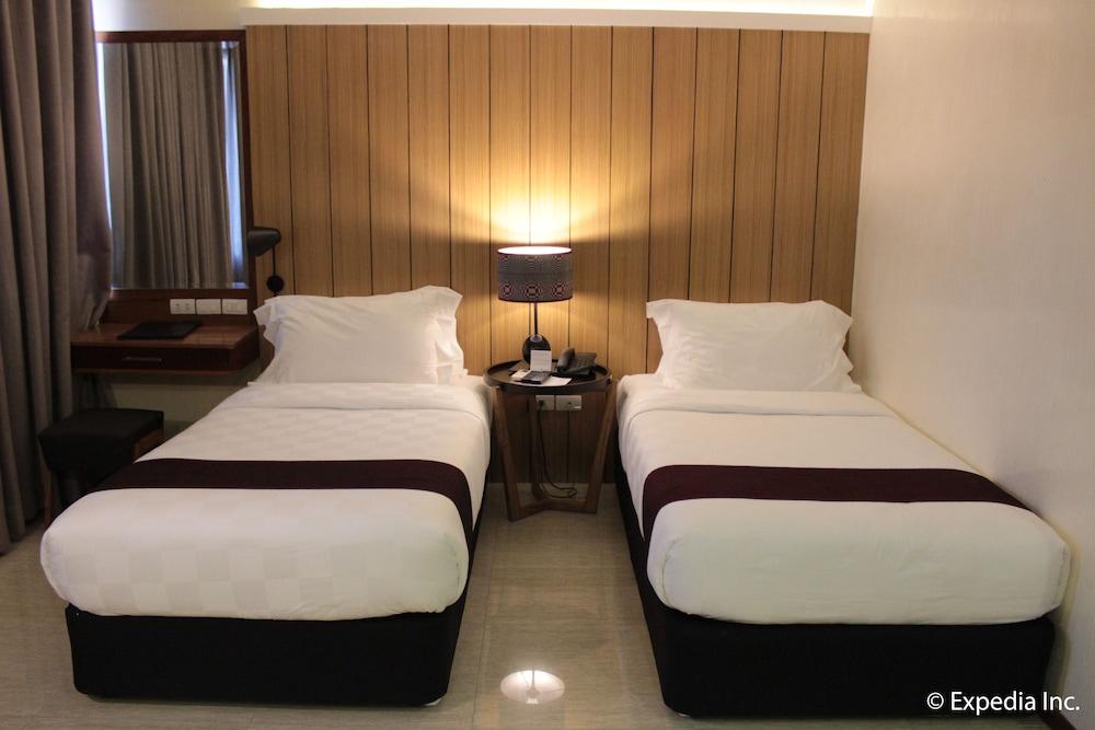 One Vittoria Hotel Vigan Extérieur photo