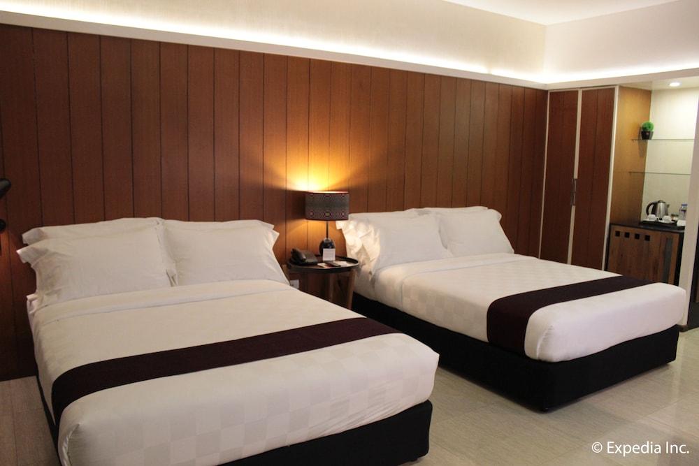 One Vittoria Hotel Vigan Extérieur photo