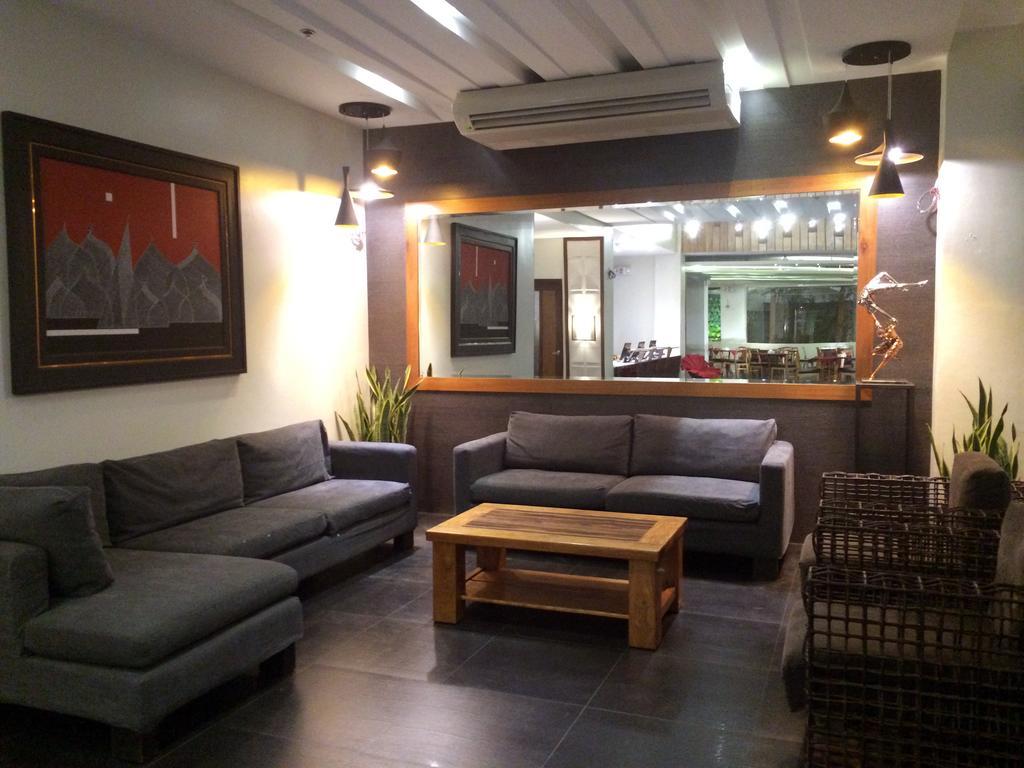 One Vittoria Hotel Vigan Extérieur photo