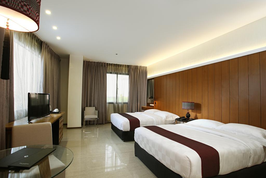 One Vittoria Hotel Vigan Extérieur photo
